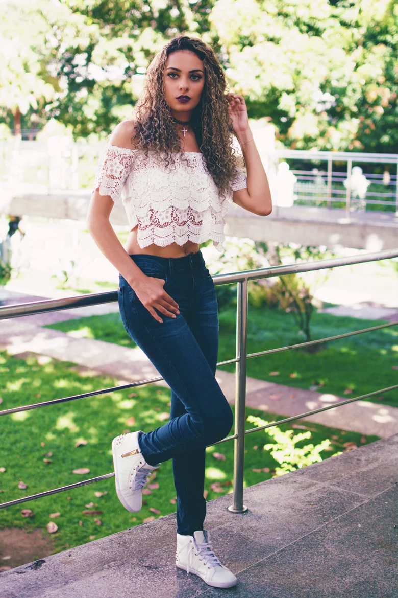 look+do+dia+calça+cintura+alta+blusa+ciganinha