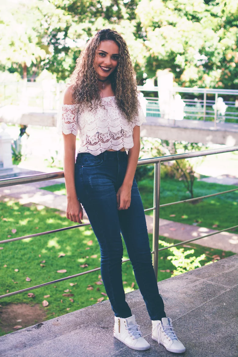 look+do+dia+calça+cintura+alta+blusa+ciganinha