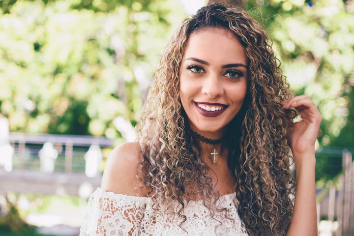look+do+dia+calça+cintura+alta+blusa+ciganinha