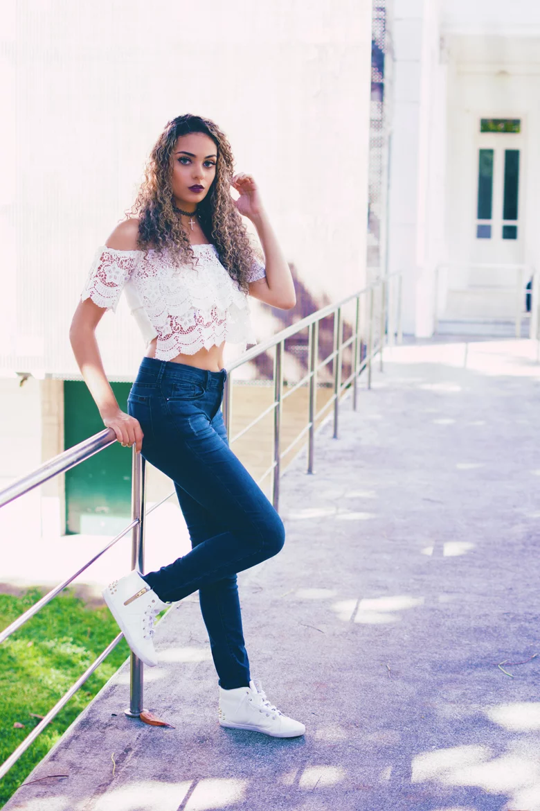 look+do+dia+calça+cintura+alta+blusa+ciganinha