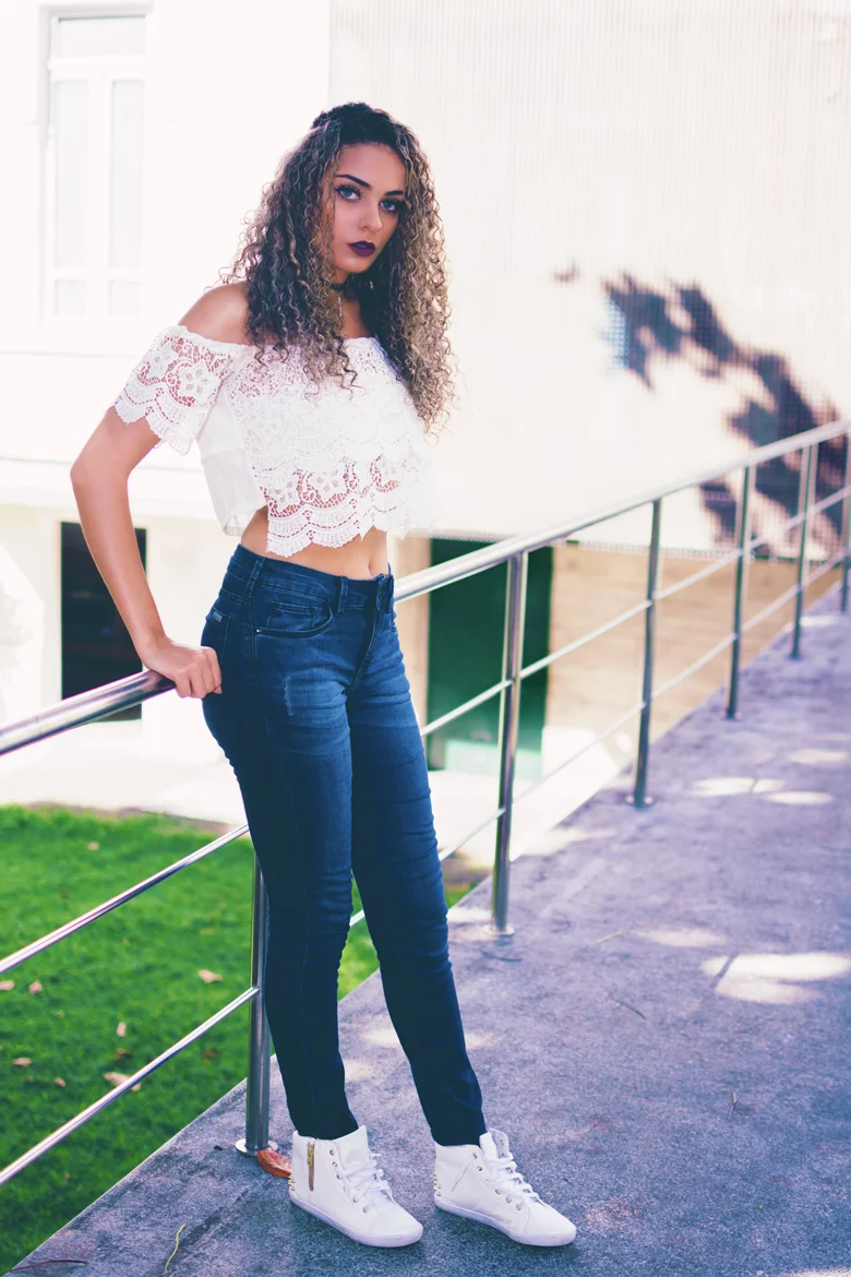 look+do+dia+calça+cintura+alta+blusa+ciganinha