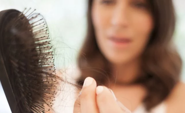 COMO LIMPAR CORRETAMENTE ESCOVAS E PENTES DE CABELO?