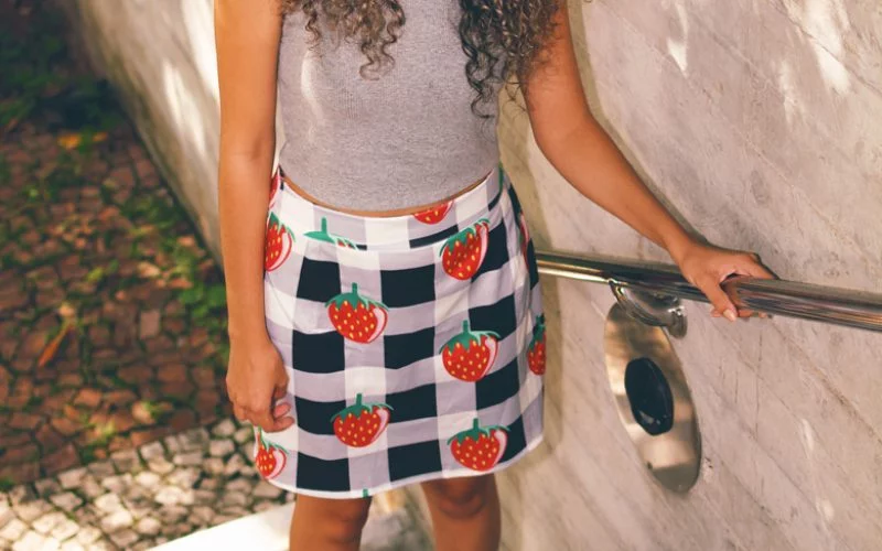 tenis+branco+com+saia+look+do+dia+faladantas12